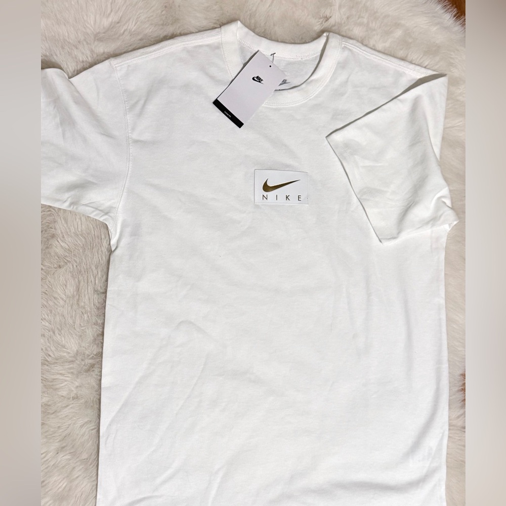 Nike Sportswear M90 White Short Sleeve Swoosh T-Shirt Loose Fit Mens Size Small